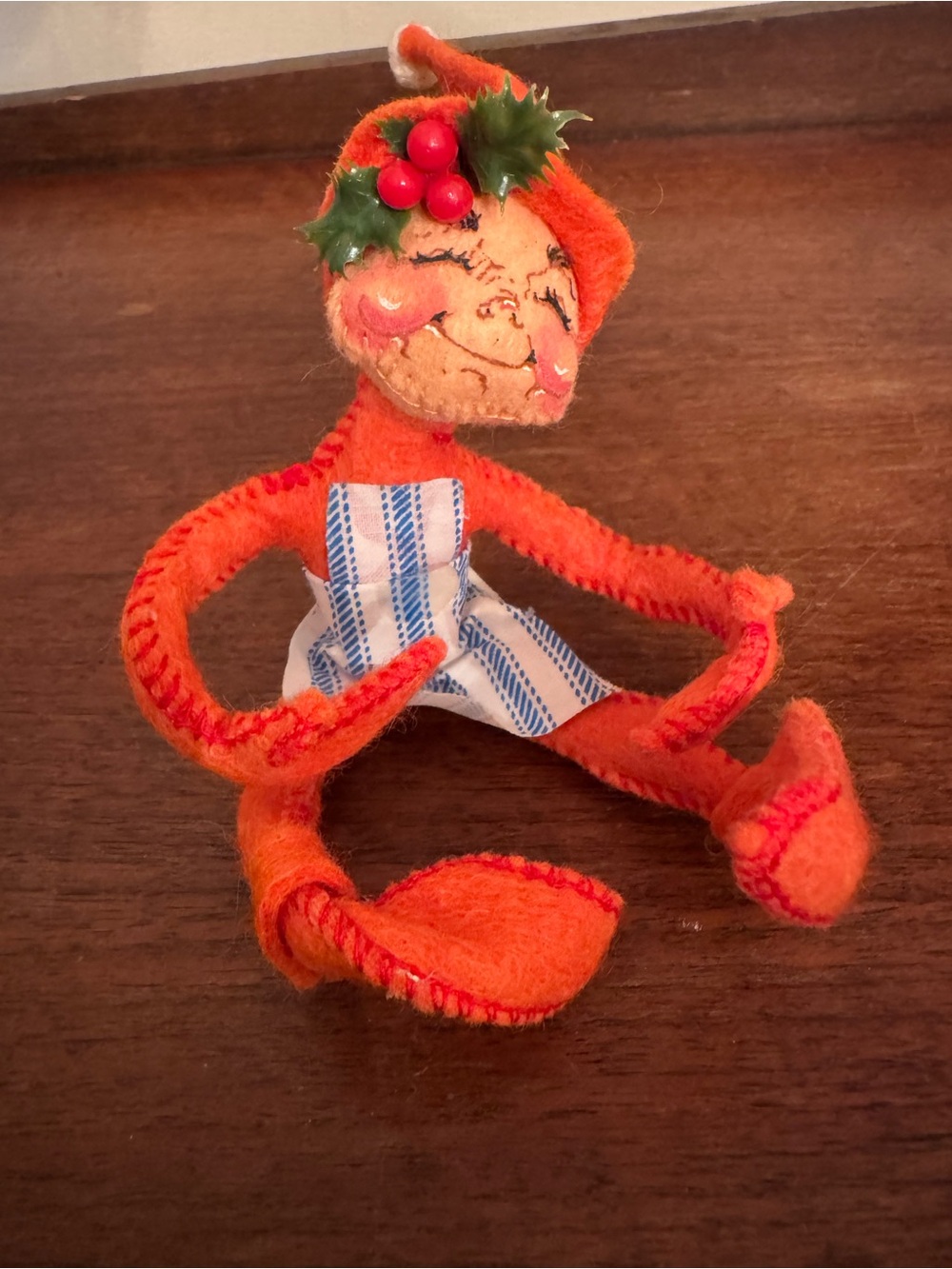Annalee Mobilitee Red Christmas Elf with Apron 1988 Vintage Felt Art Doll